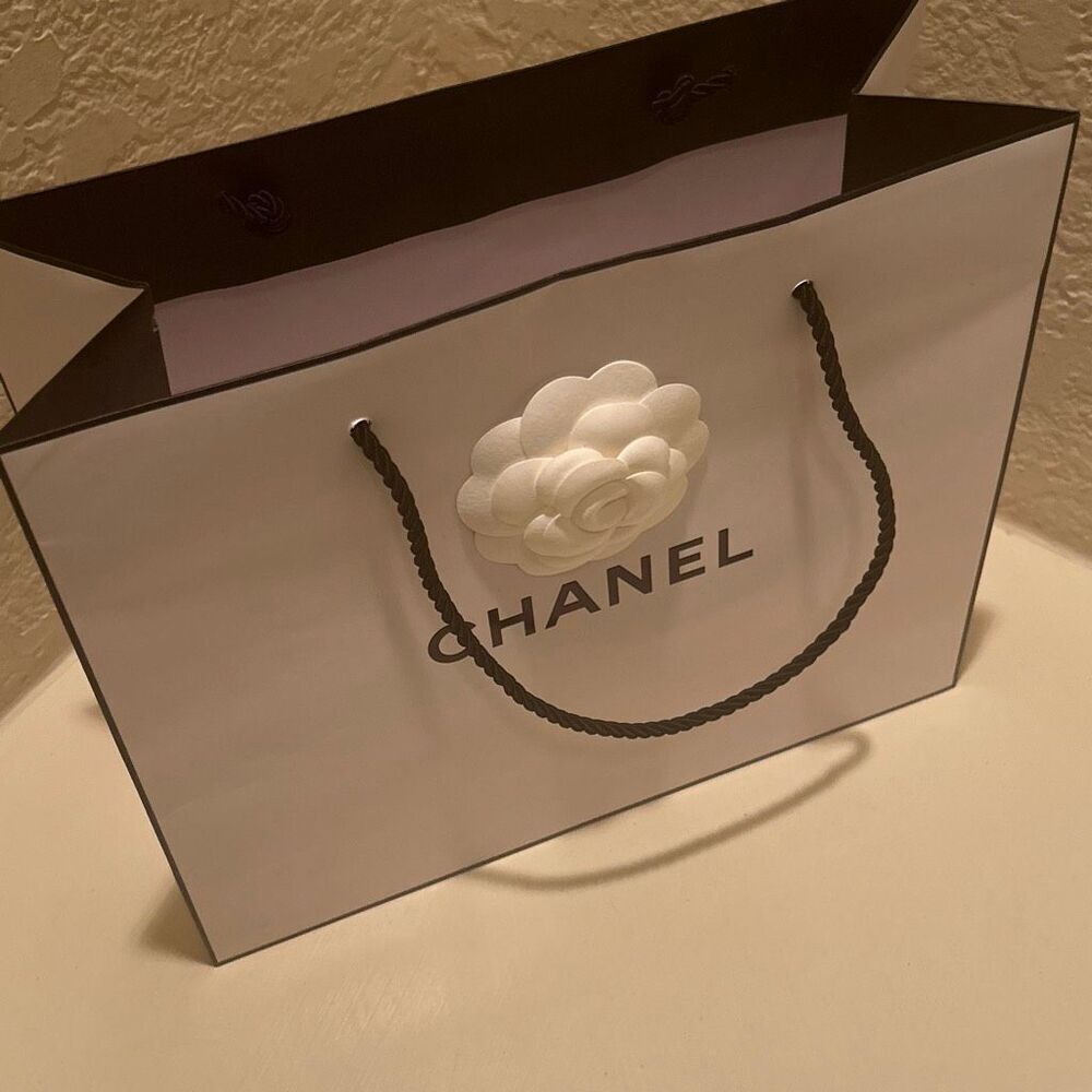Chanel Shopping Bag Luxury Gift Bag White 3D Camilla Flower Logo Display Decor